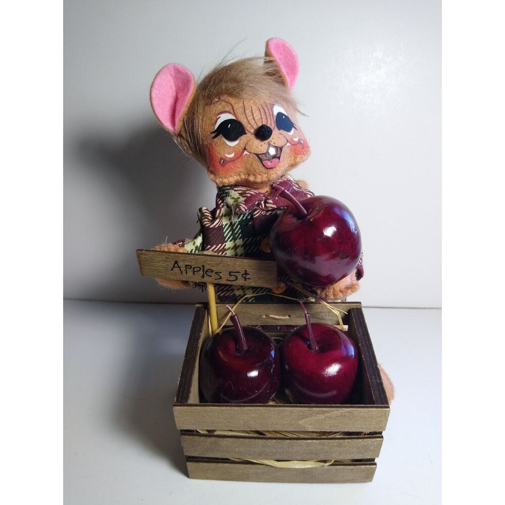 Annalee Fabric Mouse Figurine Apple Seller Holiday Decor 6in Tall Plaid Coat